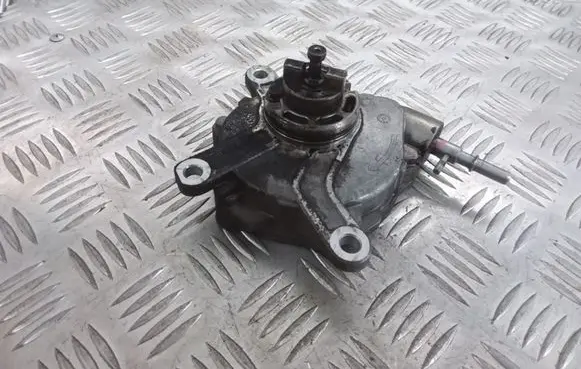 Toyota Corolla Verso AR10 Vacuum pump 09010850 VAPEC19S