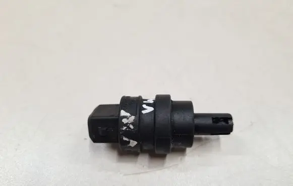 Volkswagen Golf III Intake air temperature sensor 028906081