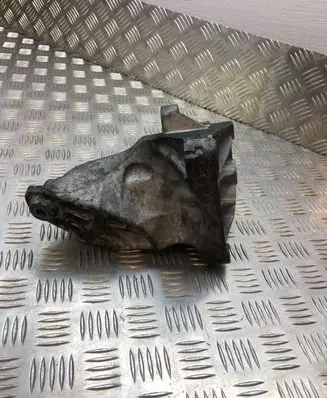 Mercedes-Benz E W212 Engine mounting bracket A6512230004