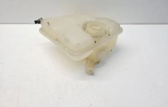 Ford Focus Coolant expansion tank/reservoir 8V618K218A