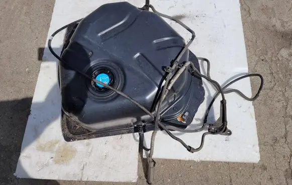 Mercedes-Benz E C207 W207 AdBlue liquid reservoir A2124704802 1028117002 0444040005