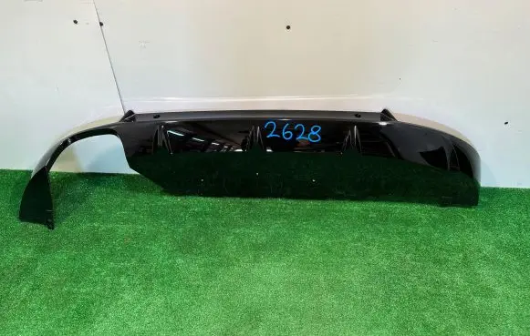 Rear bumper trim bar molding