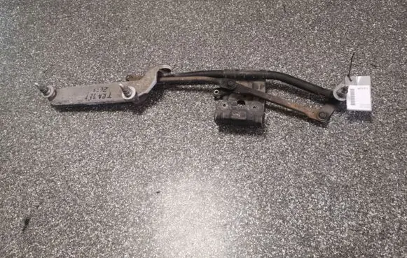 Hyundai Trajet Front wiper linkage 