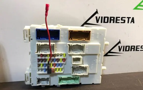 Ford Grand C-MAX Fuse module F1DT14A073 97R1102002A 000000000400