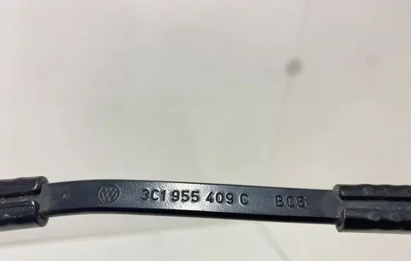 Volkswagen PASSAT B6 Windshield/front glass wiper blade 3C1955409C