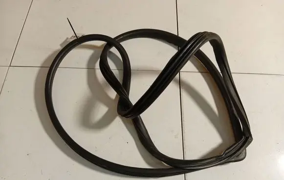 KIA Sorento Rubber seal front coupe door 