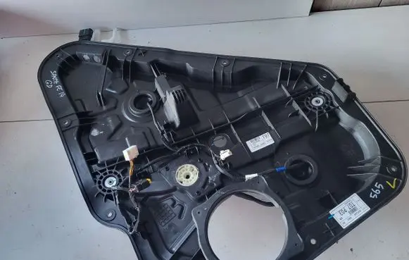 Hyundai Santa Fe Rear window lifting mechanism without motor 834802W060