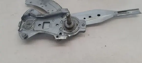 Rear door manual window regulator