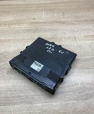 Toyota Auris E180 Power management control unit 8968102030 MB2850001813