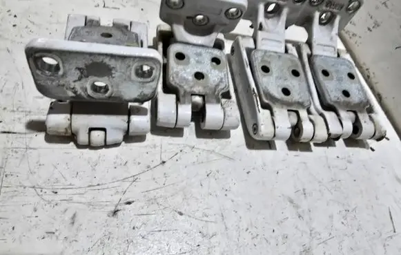 Mercedes-Benz Sprinter W906 Rear door lower hinge 9067400337 9067400137 a9067400137