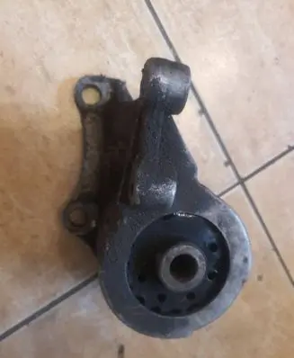Volkswagen Transporter - Caravelle T4 Engine mount bracket 701399201