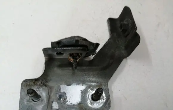 Opel Mokka Headlight/headlamp mounting bracket