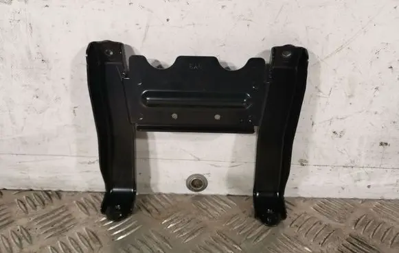 Honda CR-V Bracket in trunk/boot 5Y3