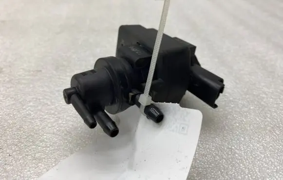 Peugeot 5008 II Vacuum valve V759957380