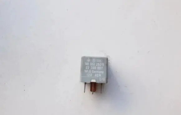 Volkswagen Golf III Other relay 141951253B 22200007