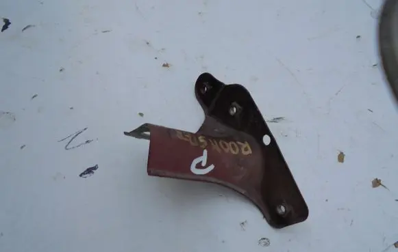 Skoda Roomster (5J) Fender mounting bracket