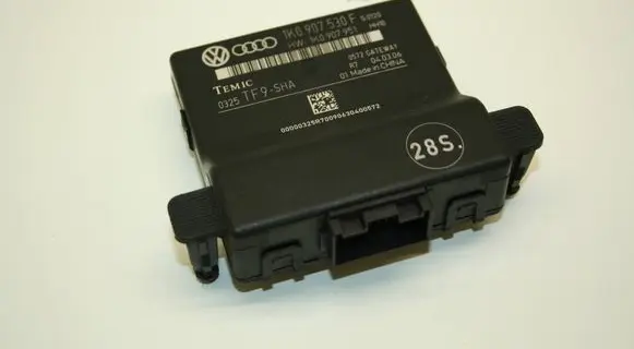 Skoda Octavia Mk2 (1Z) Gateway control module 1K0907530F 0325 1K0907951