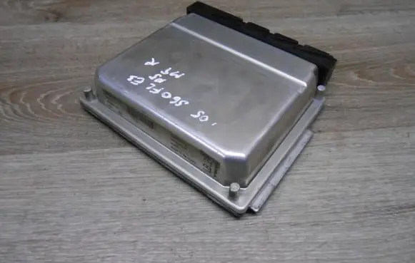 Volvo S60 Engine control unit/module 0281011441 30646978 1039S04101