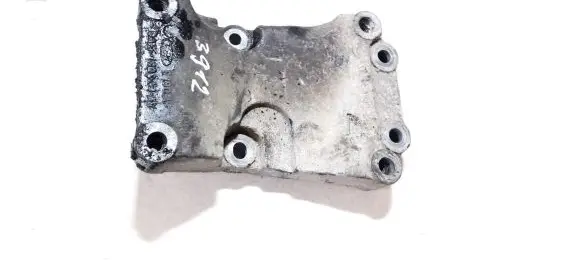 Ford Focus Engine mounting bracket 98ff19d624ab