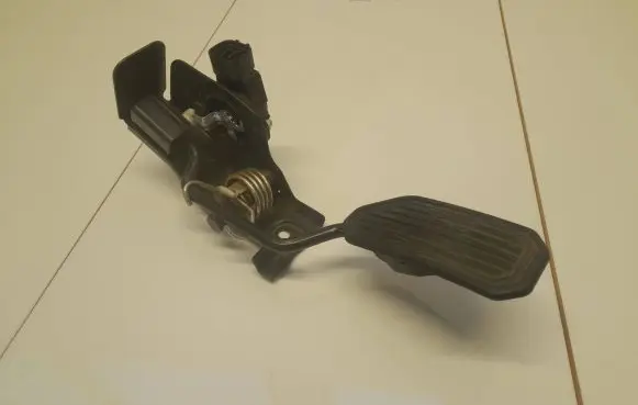 Toyota Corolla Verso E121 Accelerator throttle pedal 1983003031