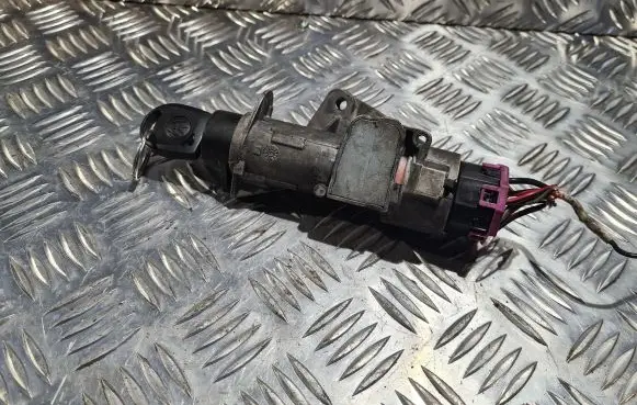 Volkswagen Golf IV Ignition lock 4B0905851C