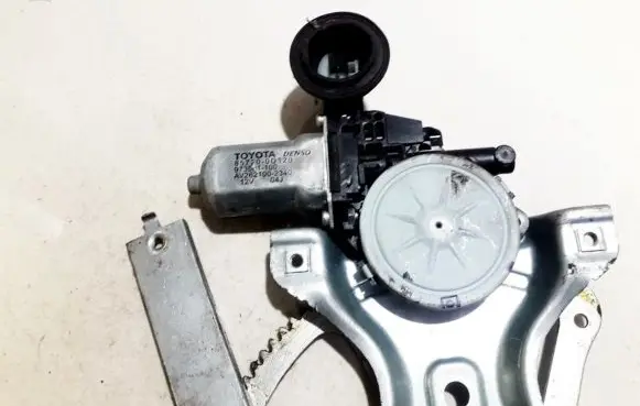 Toyota Yaris Front door window regulator motor 857200d120 973581-100