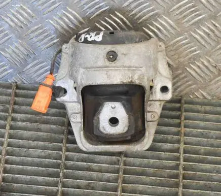 Audi A5 8T 8F Engine mount bracket