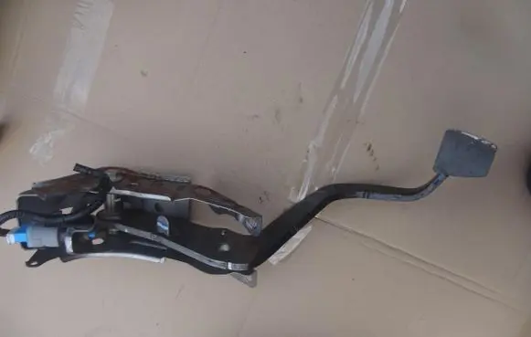 Toyota Hilux VIII Clutch pedal XXXXXXXXXXXXX