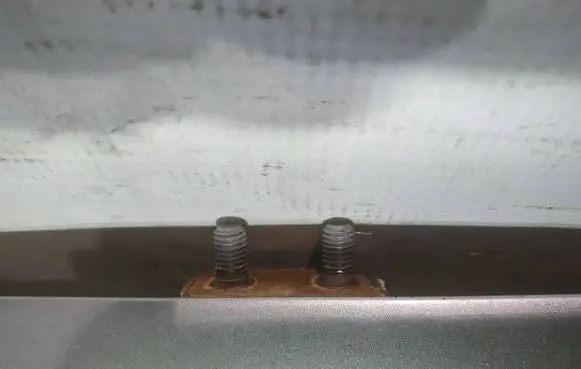 Tailgate/trunk/boot hinge