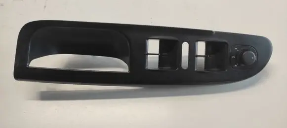 Volkswagen PASSAT B6 Front door window switch trim 3C1867171B