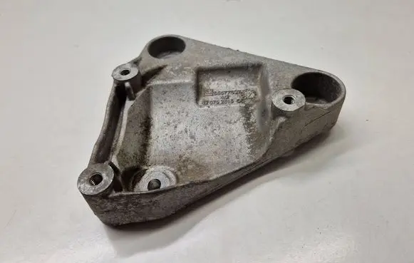 Buick Encore I Engine mounting bracket 55577637