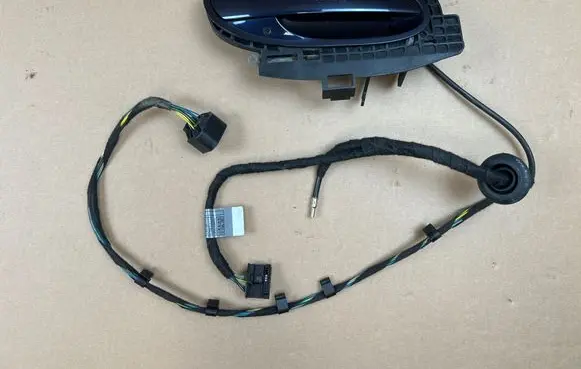 BMW 7 E65 E66 Rear door exterior handle 70137041