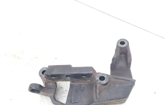 Opel Zafira A Engine mounting bracket 90538558