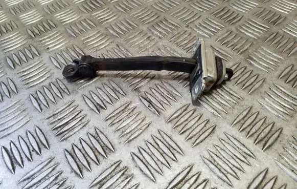 Chevrolet Captiva Rear door check strap stopper
