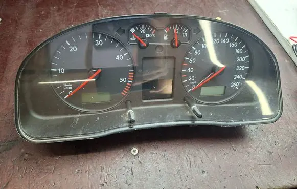 Volkswagen PASSAT B5 Speedometer (instrument cluster) 3B0920822 110308961015