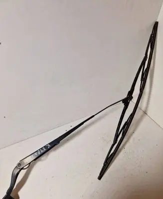 Nissan X-Trail T32 Front wiper blade arm E8458