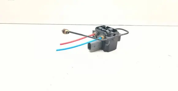 BMW X5 E70 Air suspension valve block 