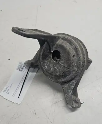 Opel Zafira A Engine mount bracket 90575772