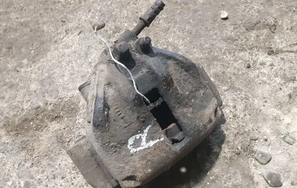 Volkswagen II LT Front brake caliper