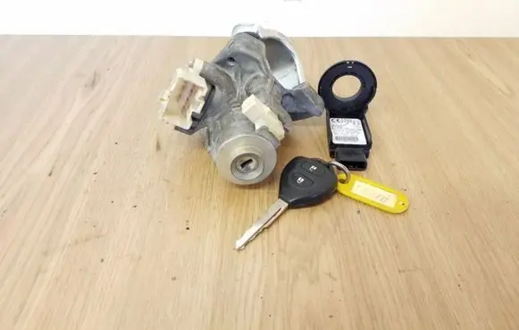 Toyota Auris 150 Front door lock (next to the handle) 8978302041 450200204