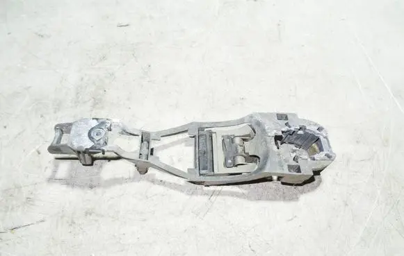 Volkswagen PASSAT B5.5 Front door exterior handle/bracket 3B0837885