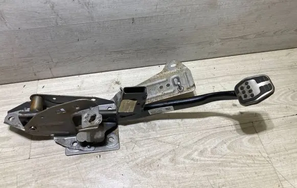 Ford Kuga II Brake pedal HV612467AA