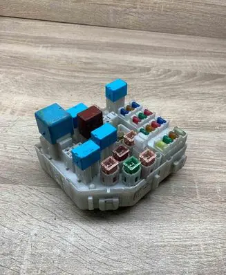 Toyota RAV 4 (XA20) Fuse box set 1607213J17