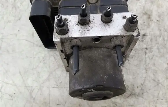 Ford Focus ABS Pump 3M512M110GA