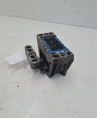 Volkswagen PASSAT B6 Engine mount bracket 1K0199252
