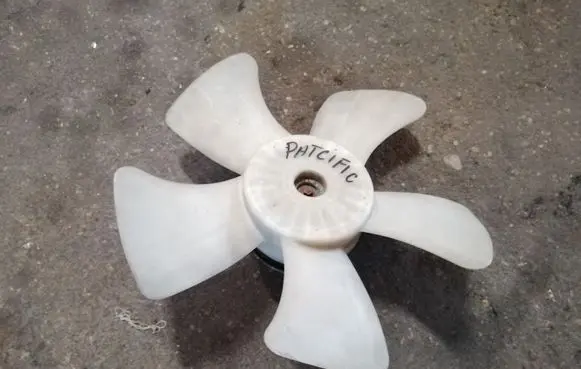 Chrysler Pacifica Electric radiator cooling fan
