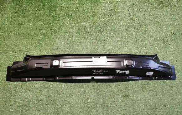 Audi Q3 F3 Trunk separation 83F813307DANEK 83F813307