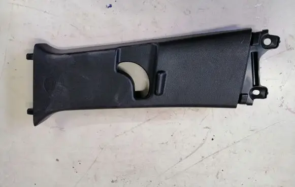 Toyota Yaris Cross (B) pillar trim (top) XM15A