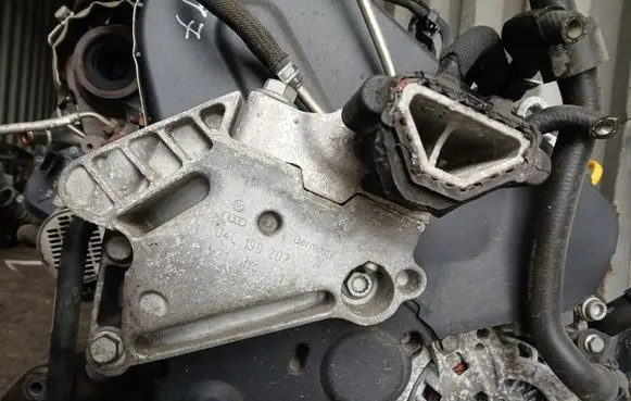 Audi A3 S3 8V Engine mounting bracket 04L199207