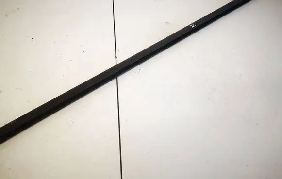 Ford Mondeo MK IV Front door glass trim molding 